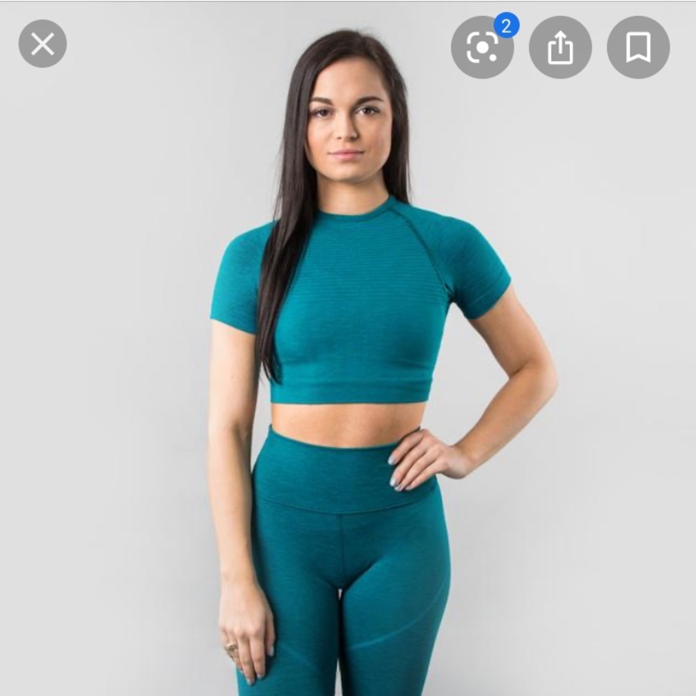 ✨🖤ALPHALETE REVIVAL CROP TOP🖤✨